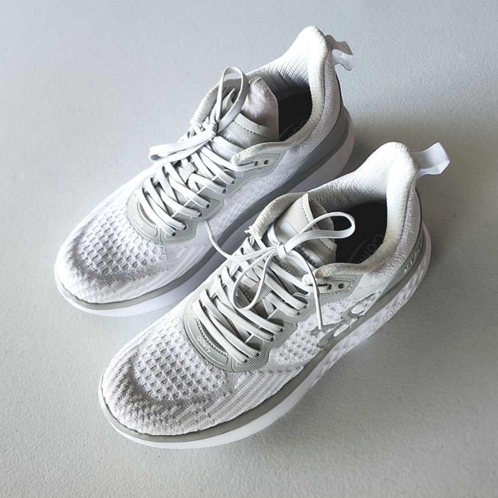 Nearly NIB Gdefy Mighty Walk Sneakers in Gray/Wht, Size 9.5